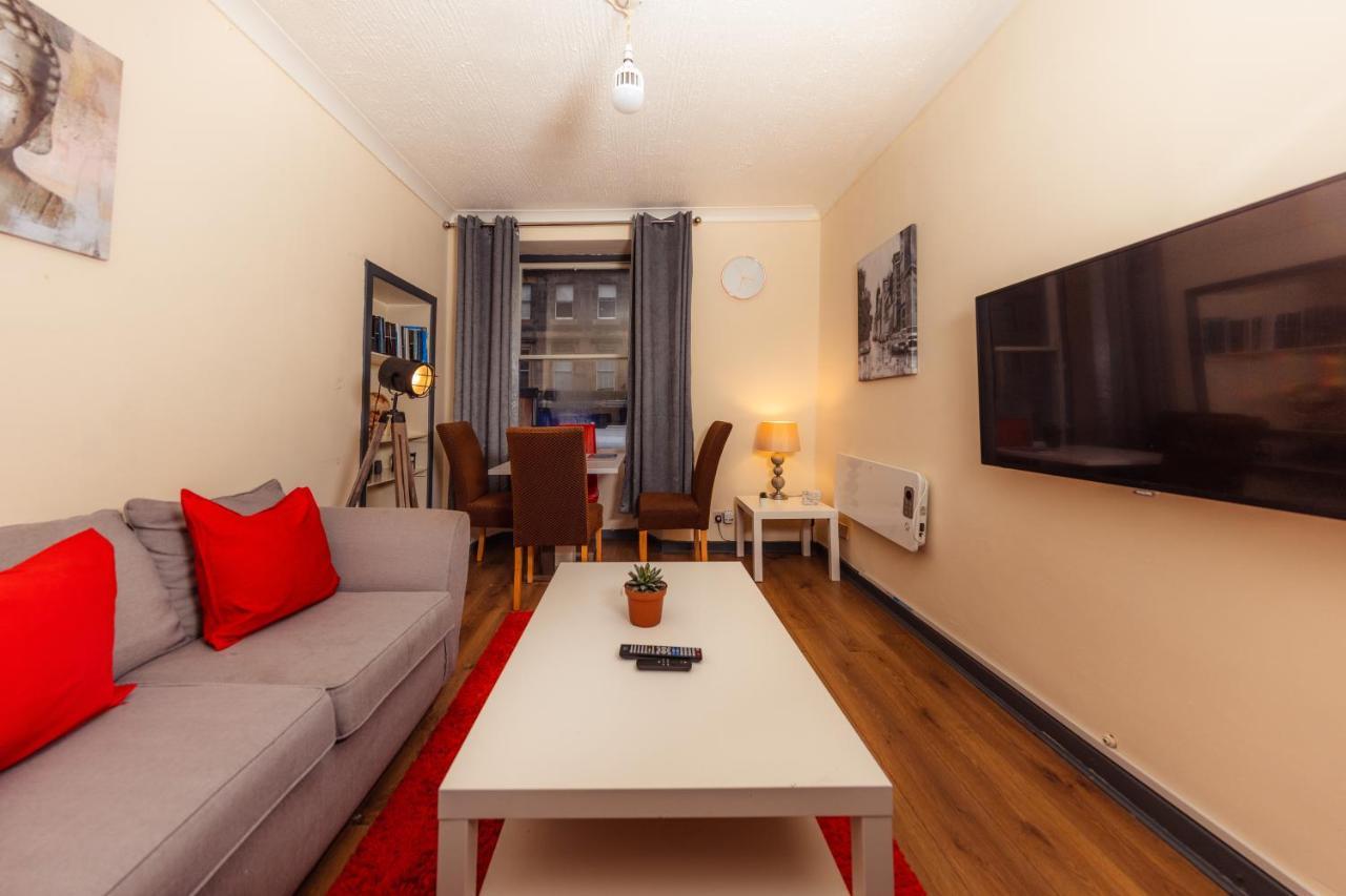 Cozy Old Town 4 Bedrm Apartment